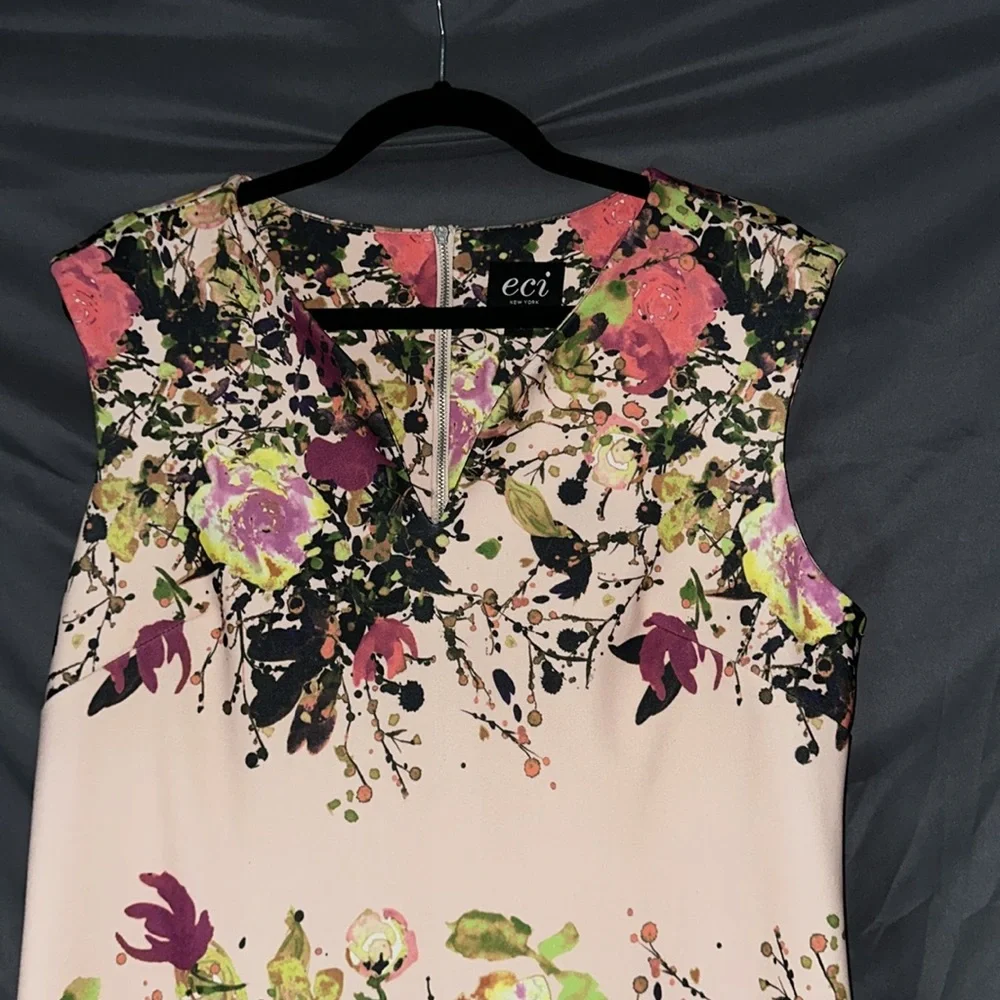 Pink floral V-neck dress - Picture 4 of 8